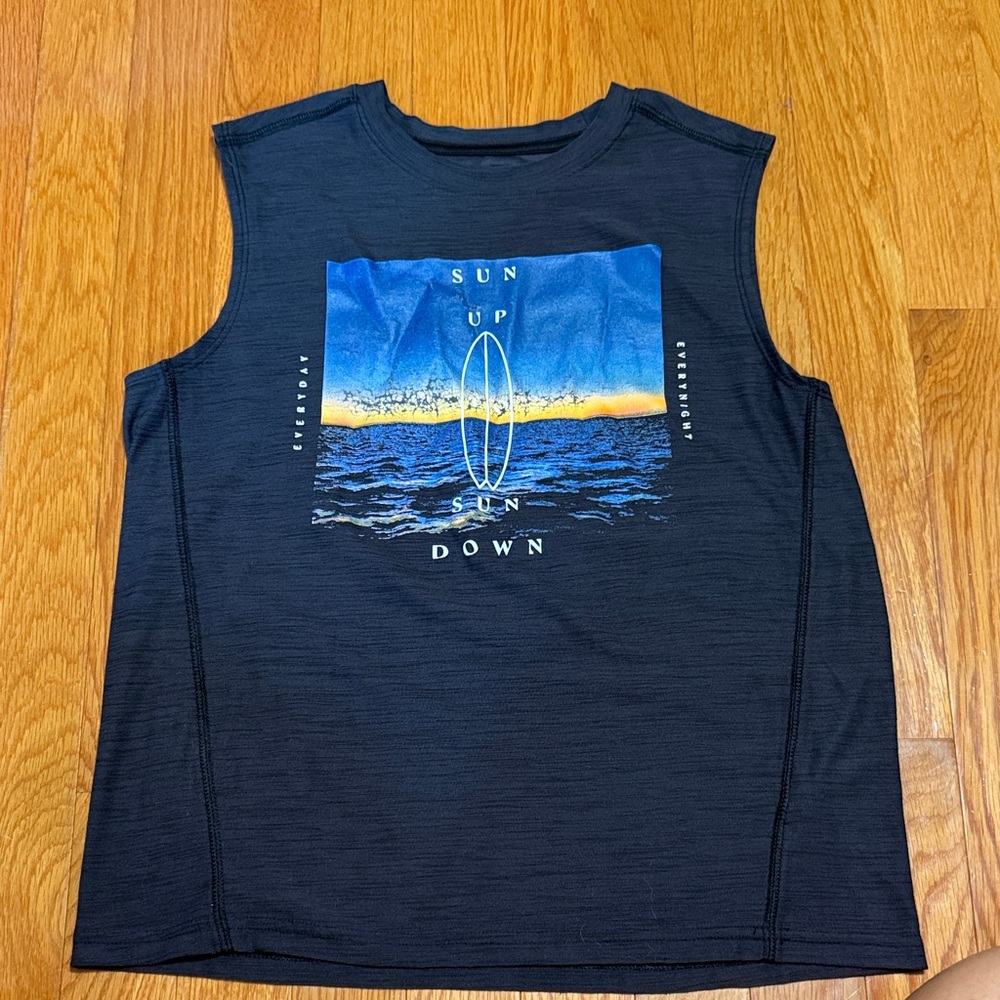 Old Navy Navy Sleeveless Tank with Sunset Surf Graphic
